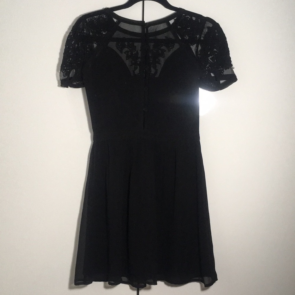Kimchi Blue Emma Crepe Dress in black - Picture 4 of 6